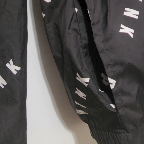 New PINK RAINCOAT - Picture 5 of 5